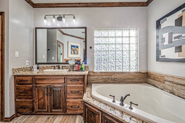 3901 Arroyo Dr, Midland, TX 79707