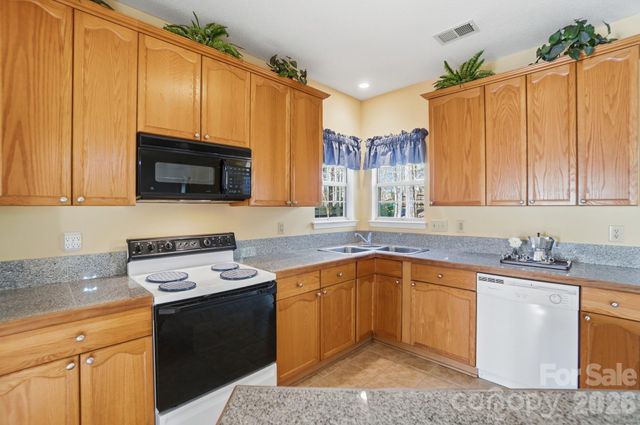 8721 Woodcock Lane, Charlotte, NC 28216