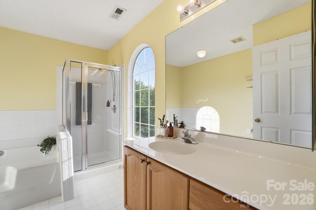 8721 Woodcock Lane, Charlotte, NC 28216