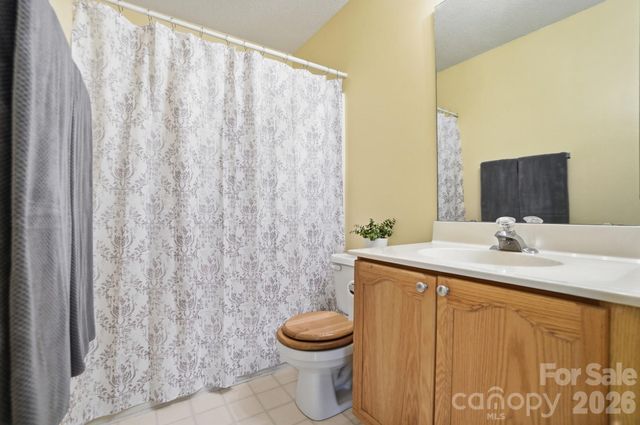 8721 Woodcock Lane, Charlotte, NC 28216