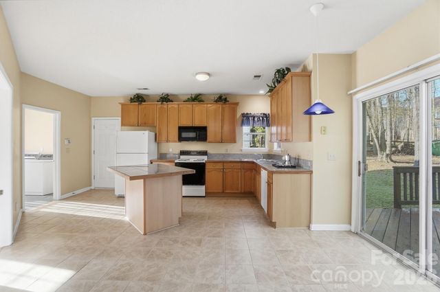 8721 Woodcock Lane, Charlotte, NC 28216