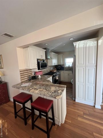 615 W Walnut Street, Long Beach, NY 11561