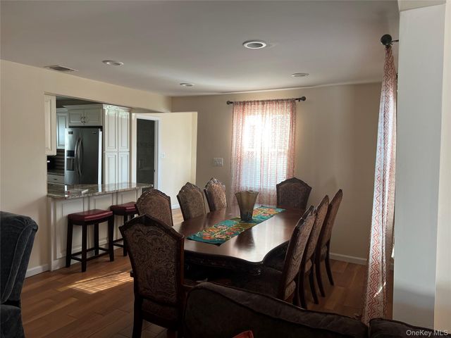 615 W Walnut Street, Long Beach, NY 11561