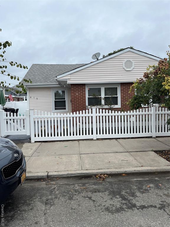 615 W Walnut Street, Long Beach, NY 11561