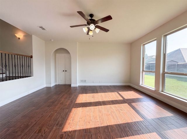 830 Graham Drive, Burleson, TX 76028