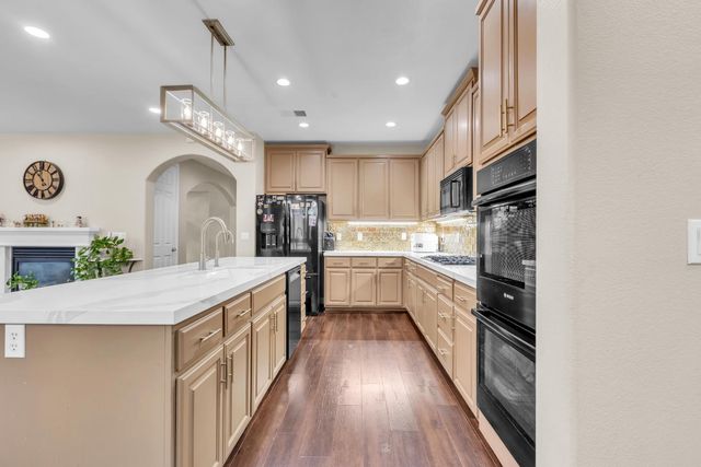 2449 Kaslin Dr, Modesto, CA 95355