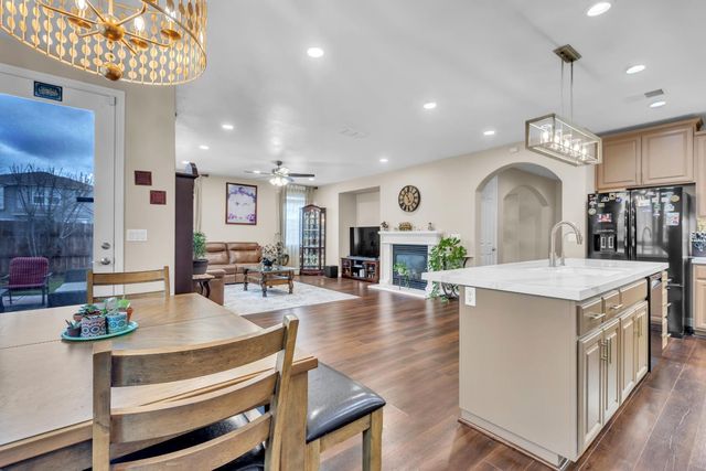 2449 Kaslin Dr, Modesto, CA 95355