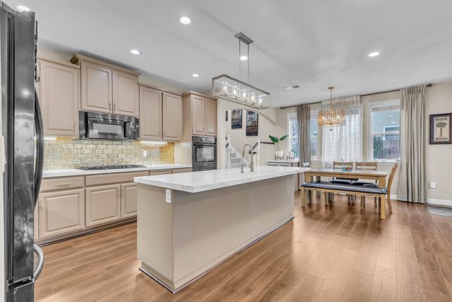 2449 Kaslin Dr, Modesto, CA 95355