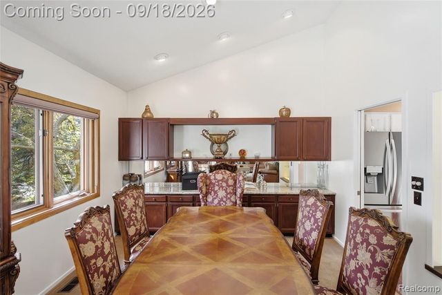 35697 Briar Ridge Lane, Farmington, MI 48335