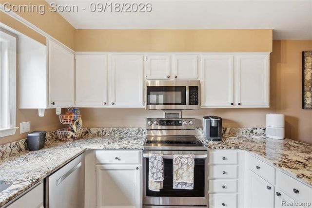 35697 Briar Ridge Lane, Farmington, MI 48335
