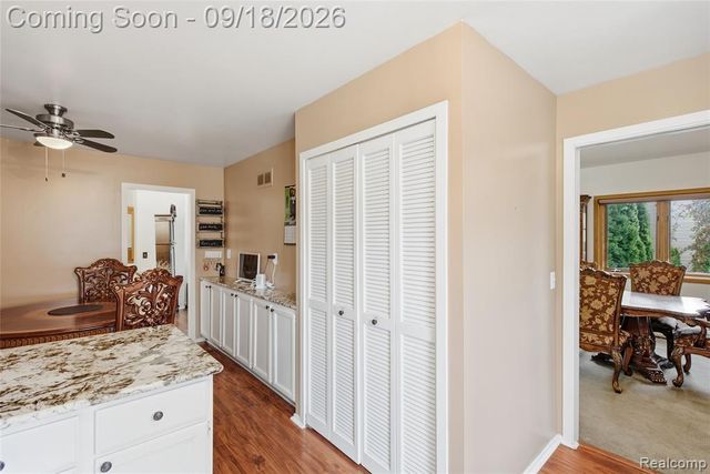 35697 Briar Ridge Lane, Farmington, MI 48335