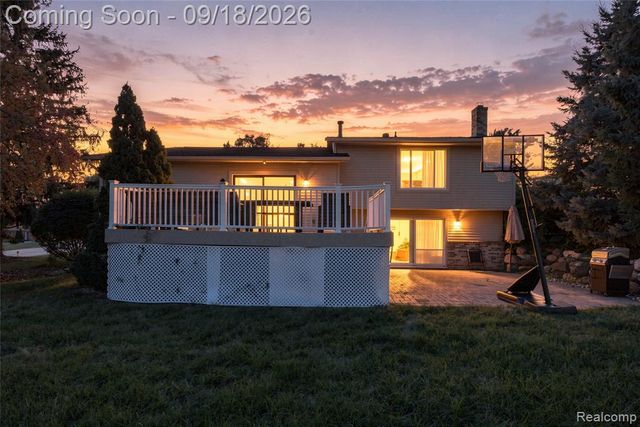 35697 Briar Ridge Lane, Farmington, MI 48335