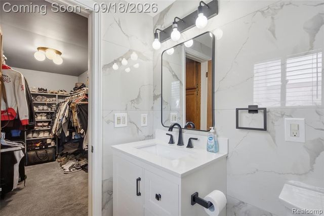 35697 Briar Ridge Lane, Farmington, MI 48335