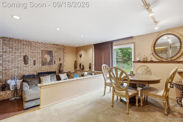 35697 Briar Ridge Lane, Farmington, MI 48335