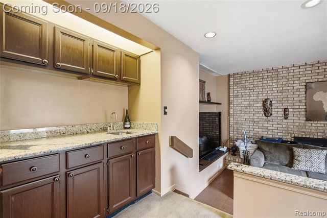 35697 Briar Ridge Lane, Farmington, MI 48335