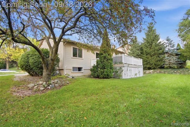 35697 Briar Ridge Lane, Farmington, MI 48335