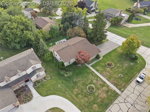 35697 Briar Ridge Lane, Farmington, MI 48335
