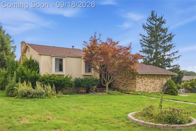35697 Briar Ridge Lane, Farmington, MI 48335