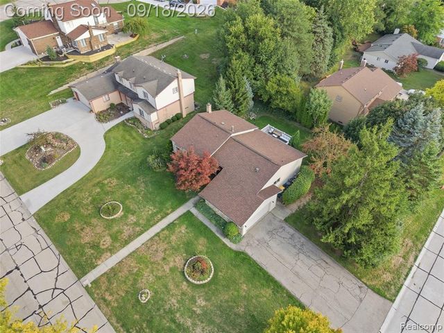 35697 Briar Ridge Lane, Farmington, MI 48335