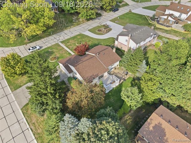 35697 Briar Ridge Lane, Farmington, MI 48335