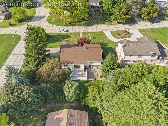 35697 Briar Ridge Lane, Farmington, MI 48335