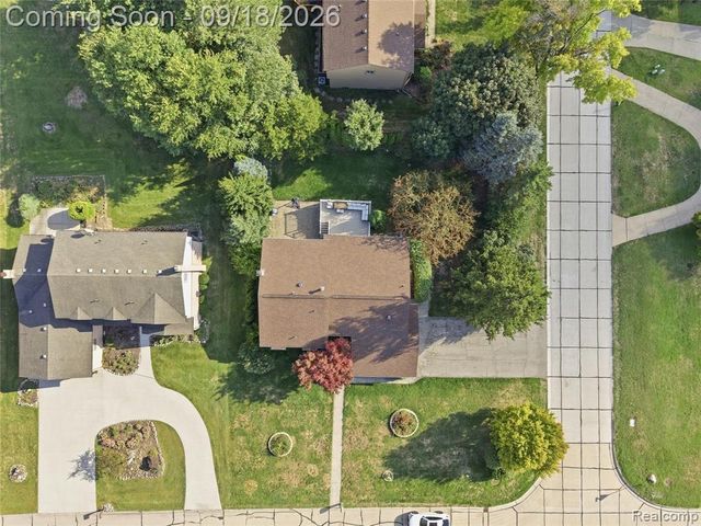 35697 Briar Ridge Lane, Farmington, MI 48335