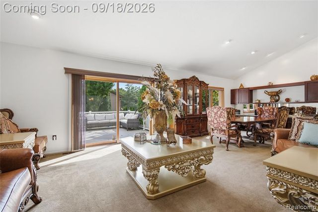 35697 Briar Ridge Lane, Farmington, MI 48335