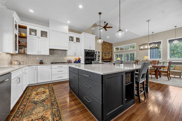 711 Owen Ct, Tiffin, IA 52340