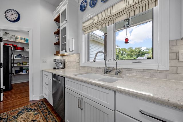 711 Owen Ct, Tiffin, IA 52340