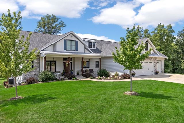 711 Owen Ct, Tiffin, IA 52340