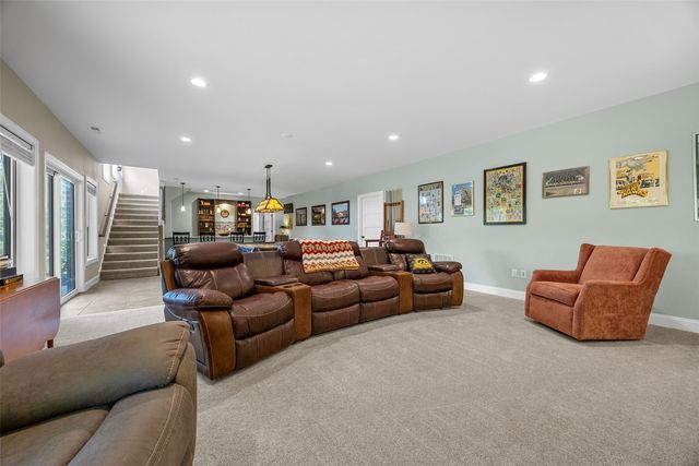 711 Owen Ct, Tiffin, IA 52340