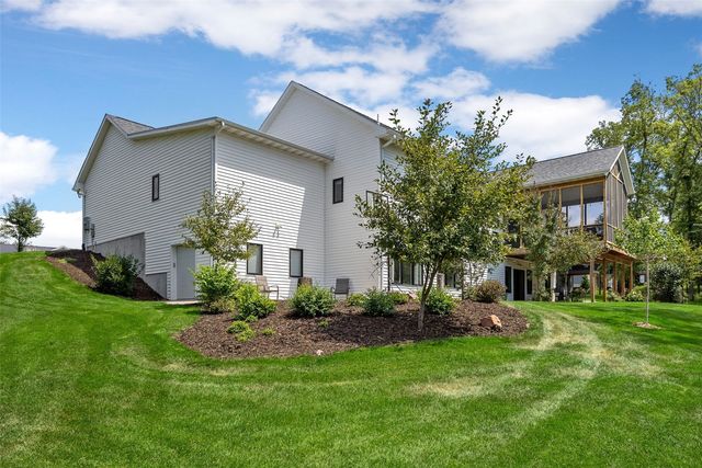 711 Owen Ct, Tiffin, IA 52340