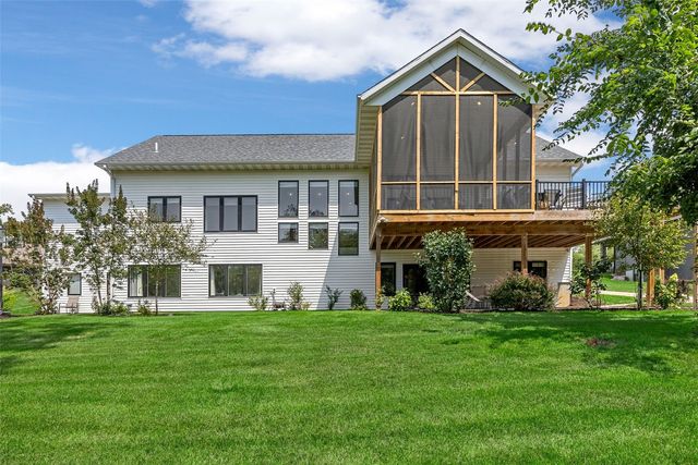 711 Owen Ct, Tiffin, IA 52340