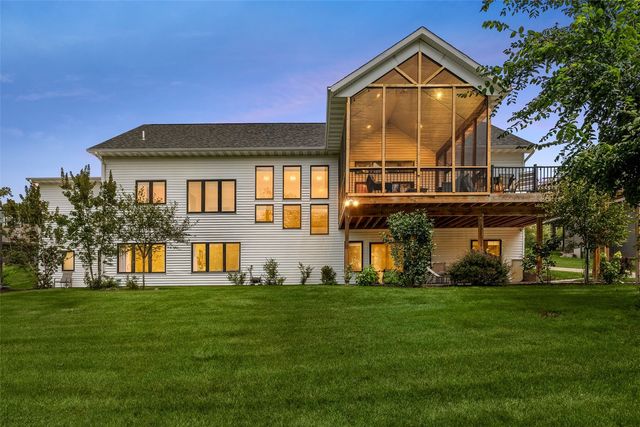 711 Owen Ct, Tiffin, IA 52340