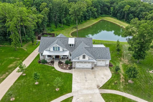 711 Owen Ct, Tiffin, IA 52340