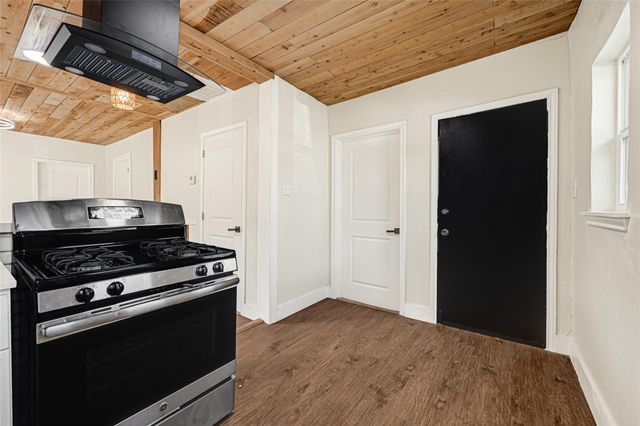 302 S 72nd Street, Houston, TX 77011