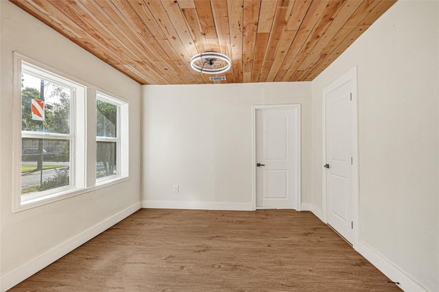 302 S 72nd Street, Houston, TX 77011