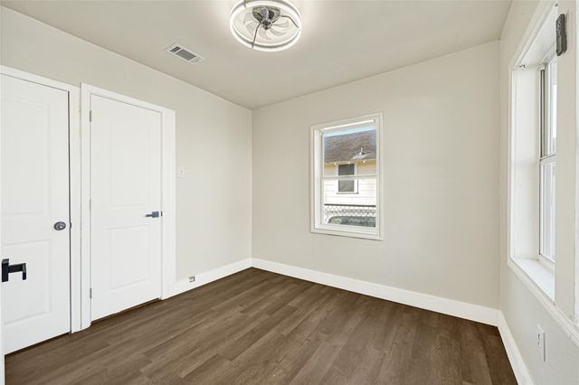 302 S 72nd Street, Houston, TX 77011