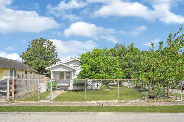 302 S 72nd Street, Houston, TX 77011