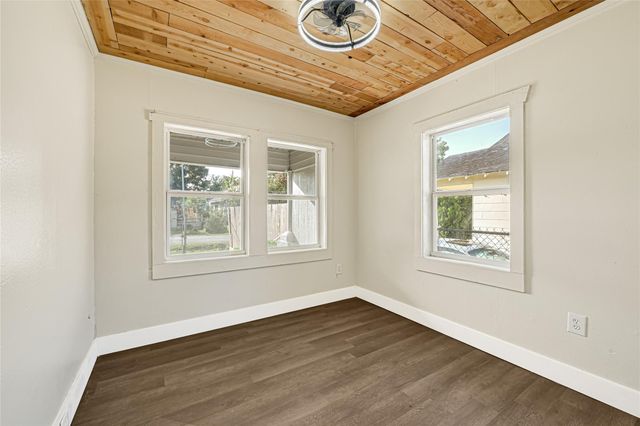 302 S 72nd Street, Houston, TX 77011