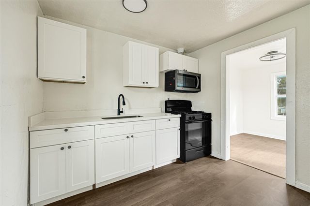 302 S 72nd Street, Houston, TX 77011
