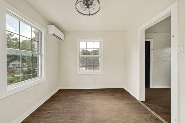 302 S 72nd Street, Houston, TX 77011