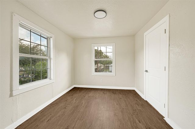 302 S 72nd Street, Houston, TX 77011