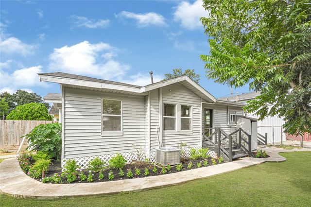 302 S 72nd Street, Houston, TX 77011