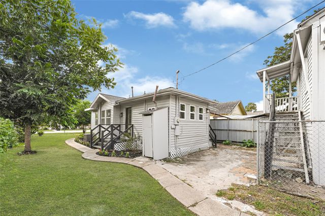 302 S 72nd Street, Houston, TX 77011