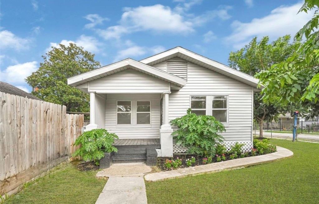 302 S 72nd Street, Houston, TX 77011