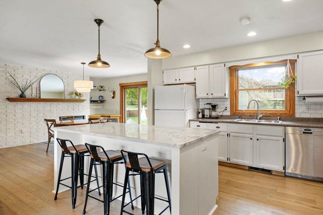 1205 Wexford Drive, Waunakee, WI 53597