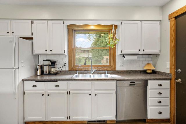 1205 Wexford Drive, Waunakee, WI 53597
