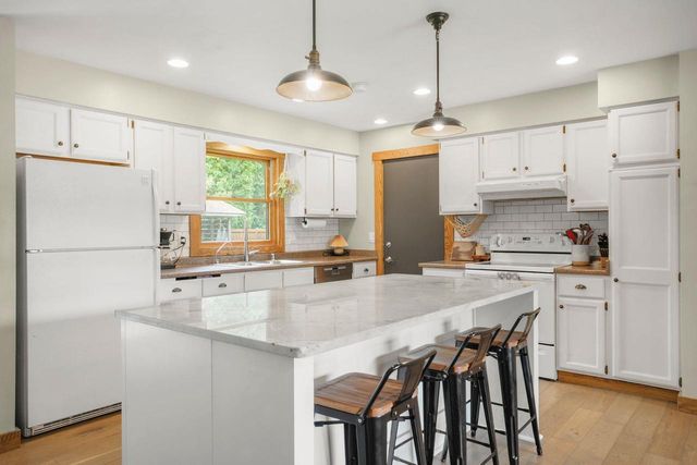 1205 Wexford Drive, Waunakee, WI 53597