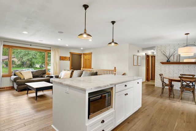1205 Wexford Drive, Waunakee, WI 53597
